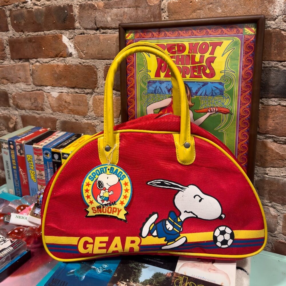 1970S BUTTERFLY SPORTS SNOOPY SHOULDER BAG